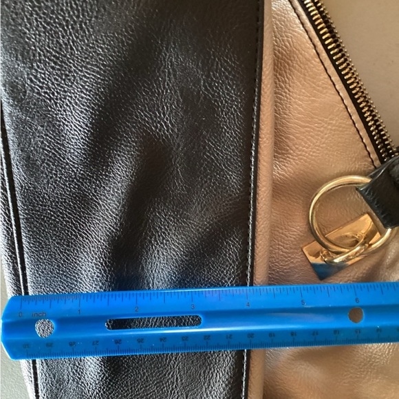 Nine West Two Tone Gold Hardware Shoulder
Bag Cheetah Interior EUC - Picture 5 of 9